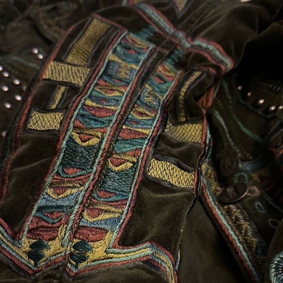 Bohemian Embroidered Trench Coat - Picture 11 of 11